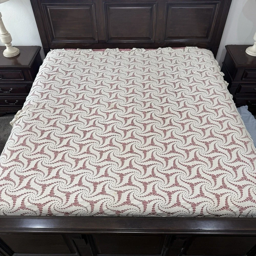 Hand Crocheted Lace Bedspread Queen Neutral‎ Swirl Blanket Vtg Handmade Beige
